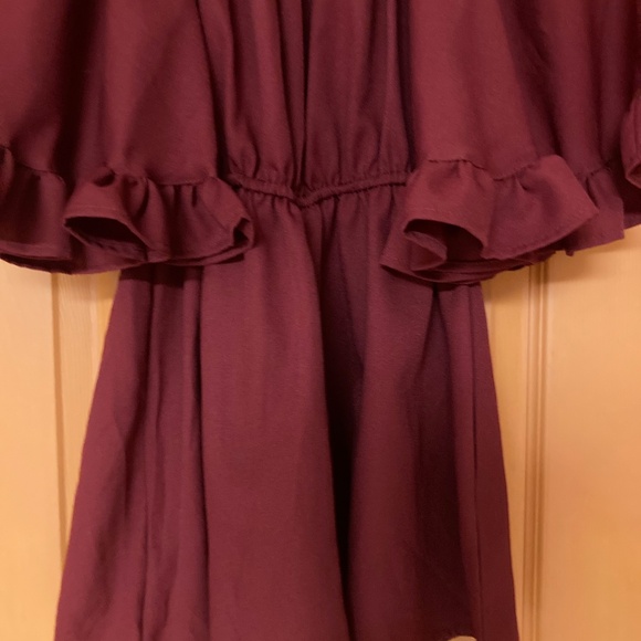 Alythea Ruffle Sleeved Romper in Brick Red/Burgundy Sz S - Picture 3 of 3